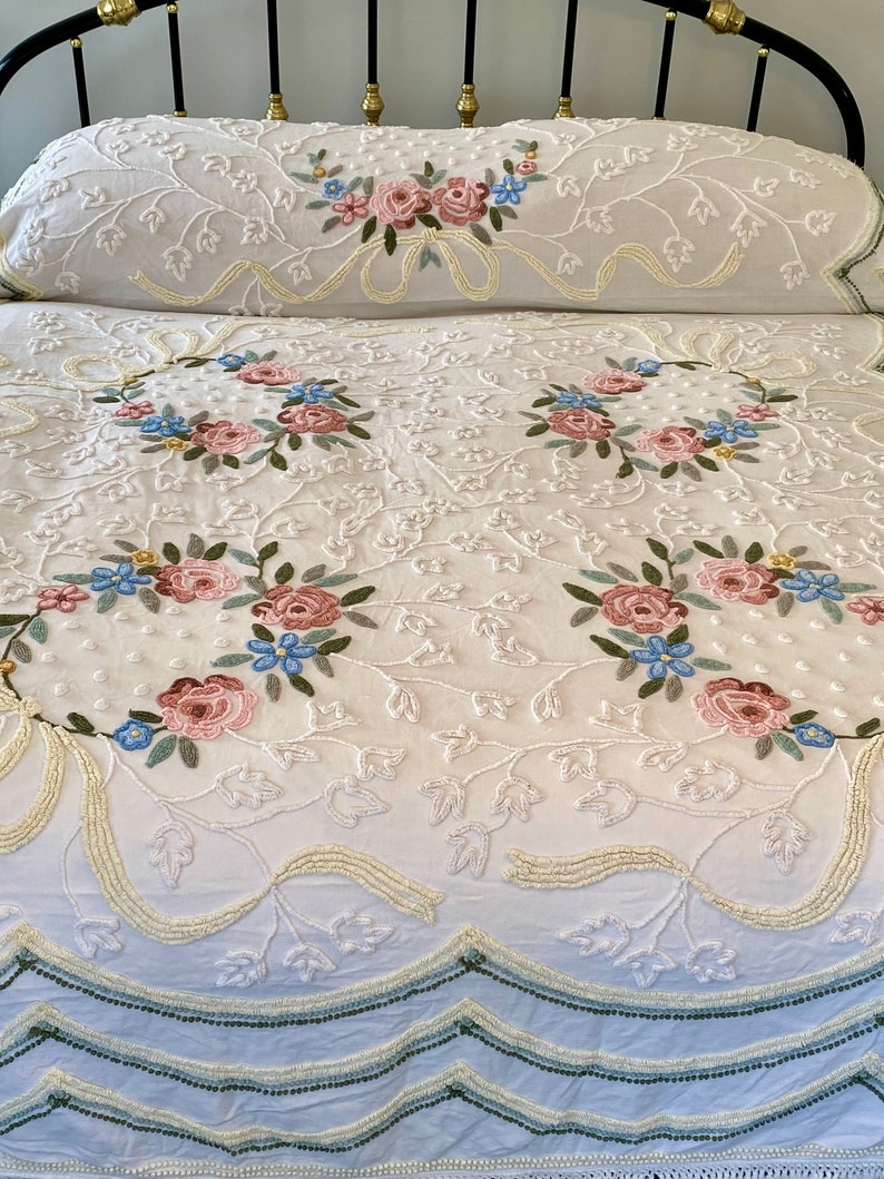 Vintage Chenille Bedspread Cabin Crafts Beautiful Floral Wreaths