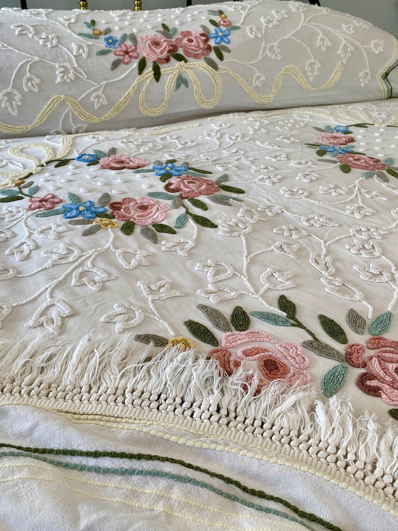 Vintage Chenille Bedspread Cabin Crafts Beautiful Floral Wreaths