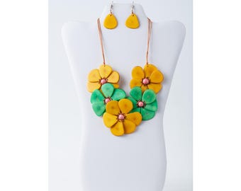 Ensemble collier et pendentif en tagua bicolore à fleurs colorées | Cadeau pour elle