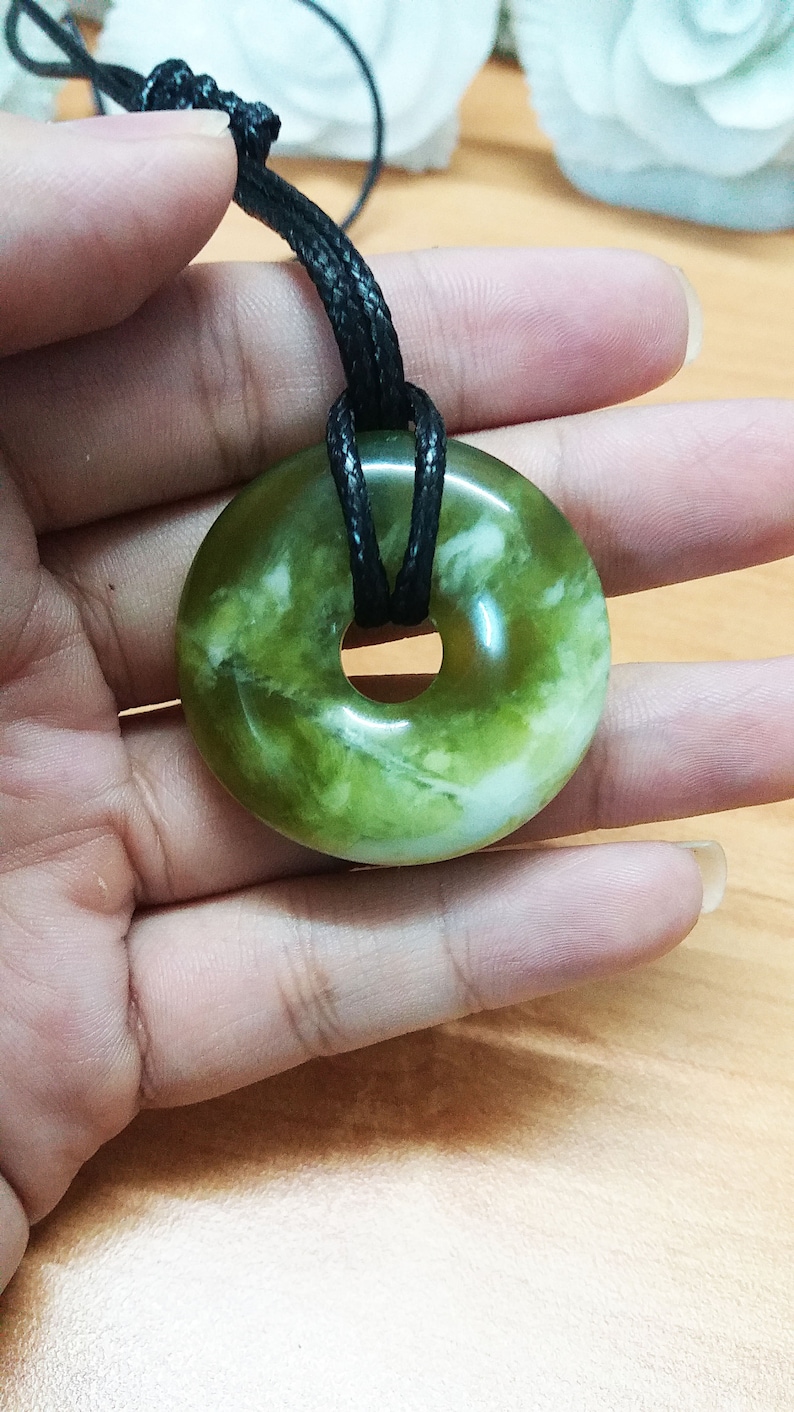 Stone Donut Serpentine Pi Stone Necklace Donut Pendant Healing Stone Real Natural Jade Pendant S23 Positive Energy