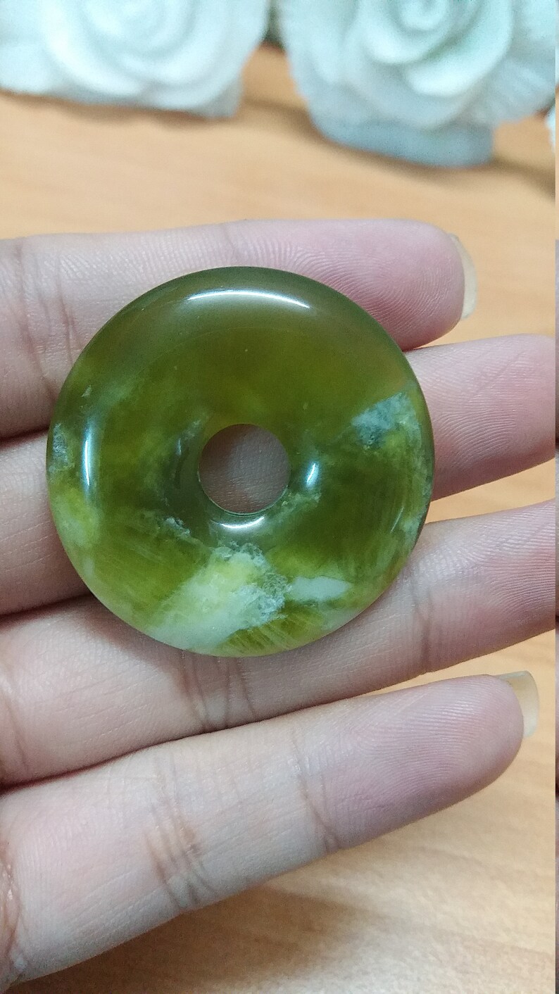 Stone Donut Serpentine Pi Stone Necklace Donut Pendant Healing Stone Real Natural Jade Pendant S23 Positive Energy