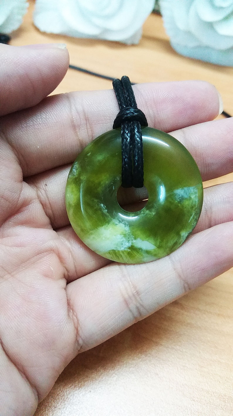 Stone Donut Serpentine Pi Stone Necklace Donut Pendant Healing Stone Real Natural Jade Pendant S23 Positive Energy