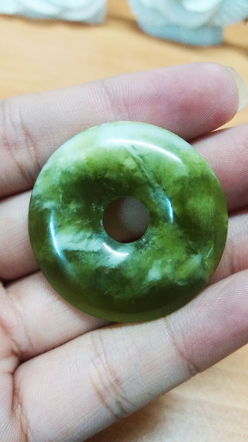 Stone Donut Serpentine Pi Stone Necklace Donut Pendant Healing Stone Real Natural Jade Pendant S23 Positive Energy