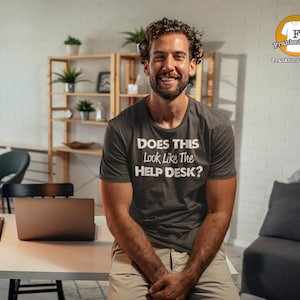 Hjälpcentral | Ser detta ut som hjälpcentralen? | Kortärmad T-shirt