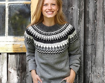 Hand knitted sweater with Nordic or fair isle pattern in 100% wool yarn