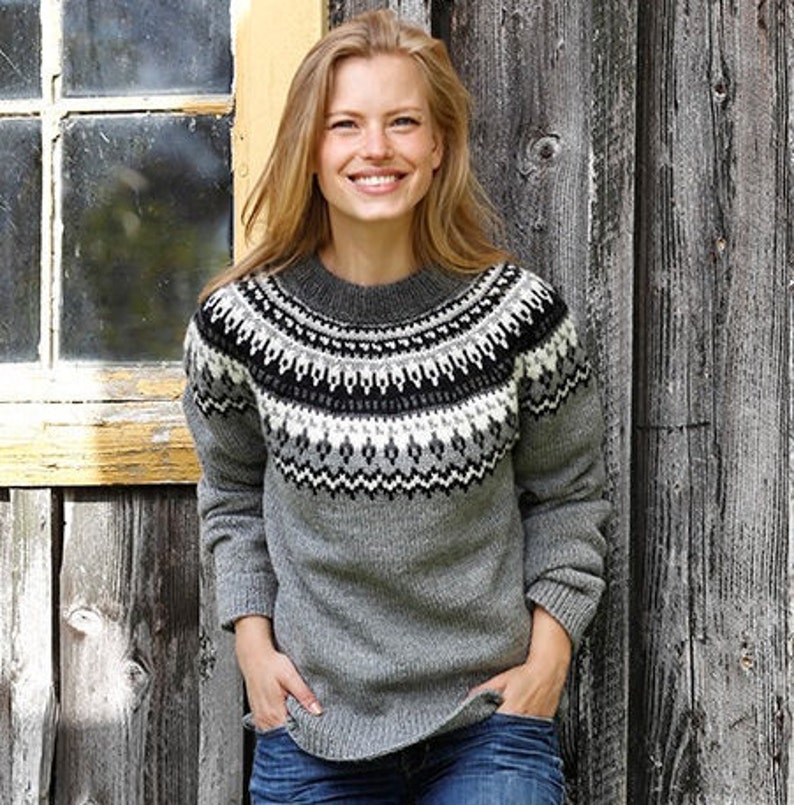 Hand knitted sweater with Nordic or fair isle pattern in 100% wool yarn zdjęcie 1