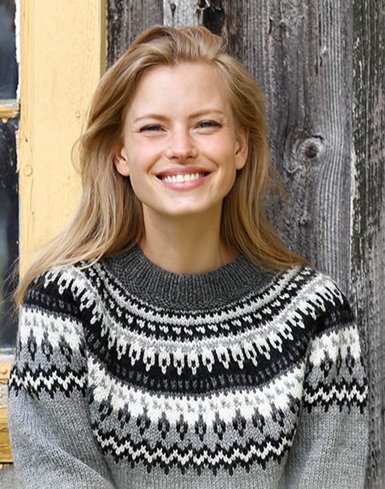 Hand knitted sweater with Nordic or fair isle pattern in 100% wool yarn zdjęcie 2