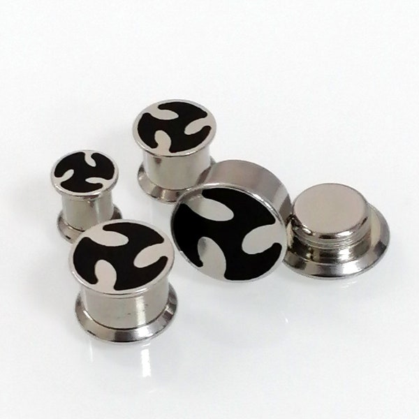 Surgical steel ear plugs with Black ninja star design. Internal threaded double flared - Unique ear Gauges. Sale with Free shipping