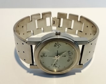 Classic unisex Watch. Vintage watch with glow in the dark face. Stainless steel, and very elegant. Gift for women or men, RETRO wrist watch