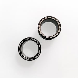 Black surgical steel Flesh tunnesl. Ear gauges, threaded ear tunnels. Gauge earrings. 18mm, 20mm. Tribal earrings, Earring tunnels