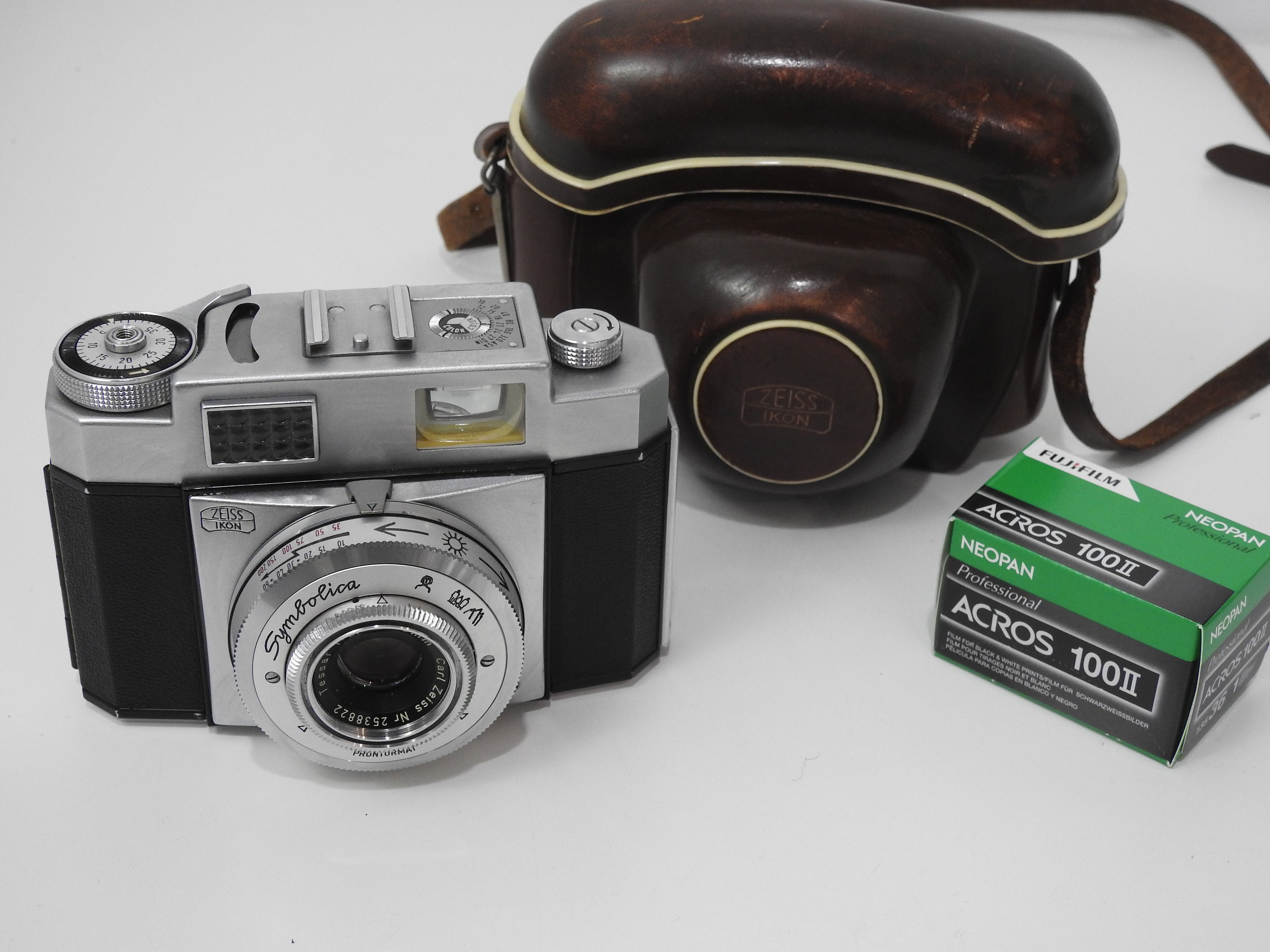 Vintage Zeiss Ikon Symbolica 35mm Film Camera 45mm 2.8 Carl Vintage Zeiss Ikon Symbolica 35mm Film Camera 45mm 2.8 Carl