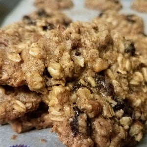 Oatmeal Raisin Cookies with Roasted Pecans