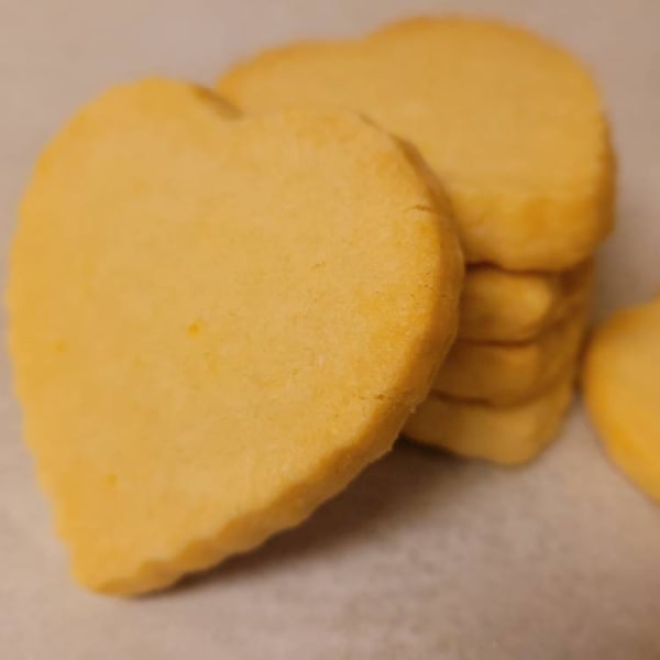 Galletas de mantequilla caseras con ralladura de naranja, media docena