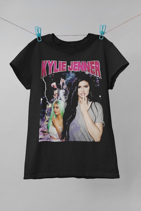 Kylie Jenner Graphic Tee Street Style Autumn Winter 2021