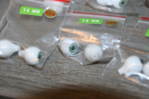 1 Pair Of New Packages Tallina/'s Acrylic Doll Eyes green 22MM New Old Stock