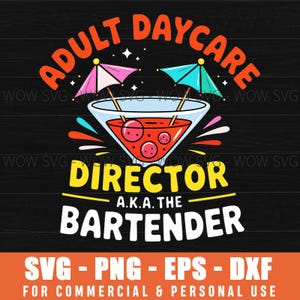 Può includere: Grafica con la scritta "Adult Daycare Director A.K.A. The Bartender" in arancione, giallo e bianco. Un bicchiere da cocktail con due ombrellini in miniatura è al centro. Il design include i tipi di file SVG, PNG, EPS e DXF.