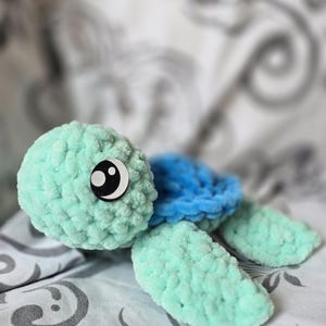 Baby Handheld Crochet Sea Turtle – Pocket-Sized Plush, Handmade Amigurumi Turtle, Cute Ocean Gift for Turtle Lovers & Kids