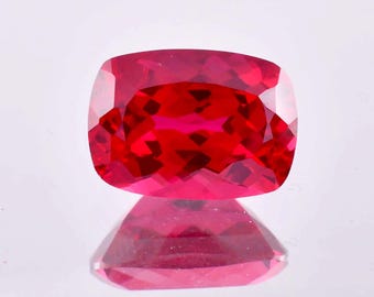 Rubi vermelho sangue de pombo de Moçambique, raro, natural e impecável, lapidação almofada, certificado, qualidade AAA superior. Gema ideal para confecção de anéis e joias.
