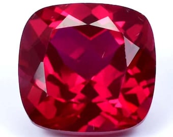 Rubi vermelho sangue de pombo de Moçambique, raro, natural e impecável, lapidação almofada, certificado, qualidade AAA superior. Gema ideal para confecção de anéis e joias.