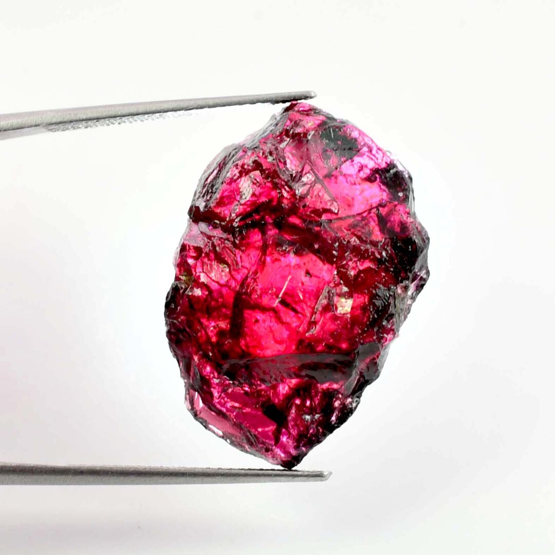 Certified Natural Red Painite Rough – 1500 Ct Burmese Facet Lot, GIE Certified, Asterism Effect