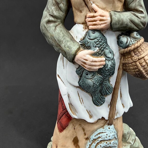 フィッシャーマンの置物 Vintage Fisherwoman Figurine With Fish Basket Porcelain Large