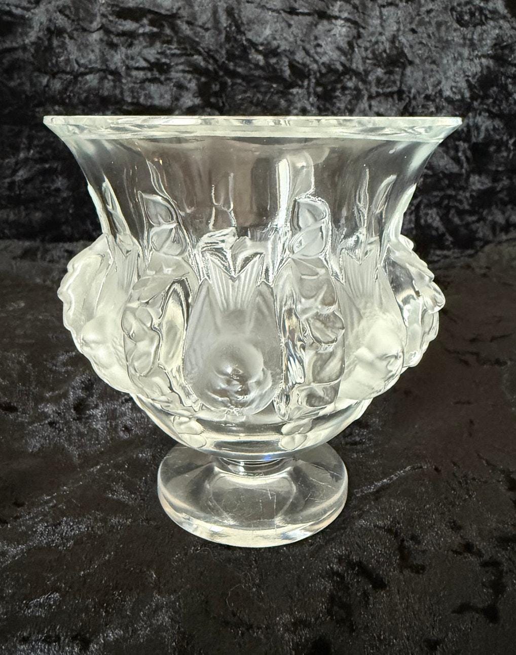 OLD LALIQUE フロストクリスタル女性像と白鳥 Sculptures – Lalique North America