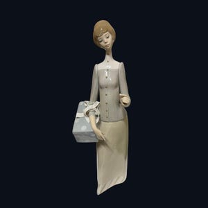 Vintage Large Lladro Dressmaker Lady Figurine 14