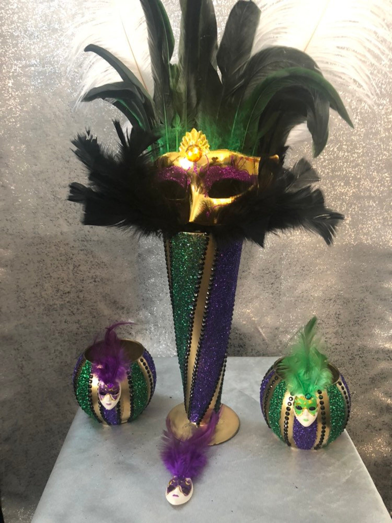 where to buy mardi gras party decorations