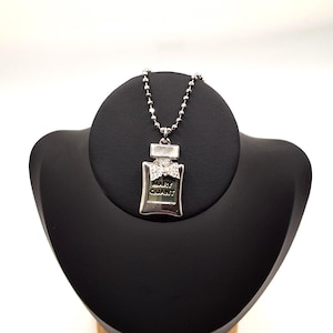 Mary Quant Necklace - Etsy UK