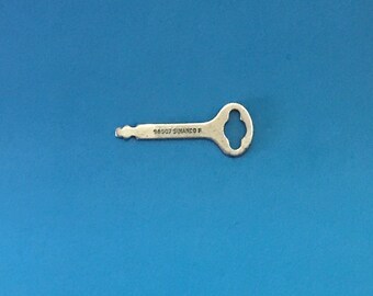 Antique Sewing Machine Key Triangle Head / Point / Tip Vintage, Dark ...