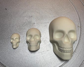 Resin skull for decoration - 1&quot;, 1.25&quot; & 3&quot; sized skulls with flat back. Great for craft projects, Halloween decorations.