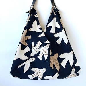 Azuma-Tasche mit Ledergriffen, Azuma-Tasche, Azumabukuro, Öko-Tasche, Einkaufstasche, japanische Tasche, Origami-Tasche, Furoshiki-Tasche, Einkaufstasche, Stofftasche, traditionelle japanische Tasche, dreieckige Einkaufstasche, Griff aus echtem Leder, japanisches Muster, Schmetterling, Vogel