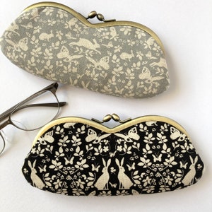 étui à lunettes kiss rock, étui à lunettes à monture métallique, étui à lunettes, étui à lunettes de lecture, étui à lunettes de lecture, étui à lunettes souple, étui à lunettes de soleil, étui à lunettes de soleil, chute de métal kiss, pochette à lunettes, étui à lunettes, fait main au Japon, étui à lunettes lapin