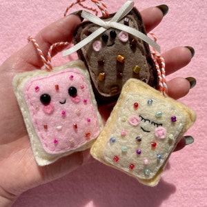 Handmade Felt Pop Tart | Brooch | Badges | Fairy bread | Anime | Gift | Badge | Food | Pin | Snack | Birthday | Stocking filler | decoration
