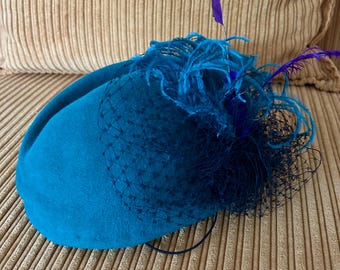 Lovely Vintage Teal Fascintor Hat w/ Birdcage Veil and Feather Accents