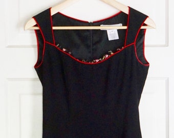 Traumhaftes verschnörkeltes Kleid / Größe 4 / schwarz mit roter Borte / Vintage Style / XS