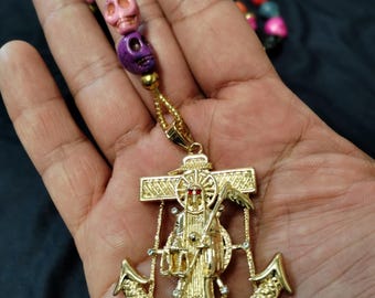 Rosarios Santa Muerte bañados en oro