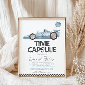 Placa de Cápsula do Tempo de Aniversário, Cartão | Carro de Corrida, Fast ONE, Corrida, Nosso Pequeno Piloto | Ideias de Decoração para o Primeiro Aniversário de um Menino, Jogos, Lembrança para Imprimir RC2