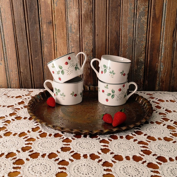 Vintage Strawberry Mugs Set of 4 / International Tableworks Strawberry Fair Pattern Coffee, Teacups / Vintage Springtime Floral Stoneware