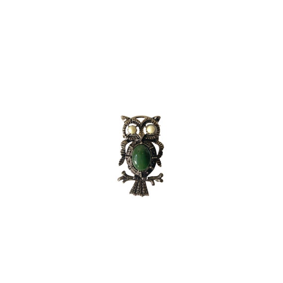 Vintage 1970s Owl Brooch Pin. Faux pearl eyes, fa… - image 1