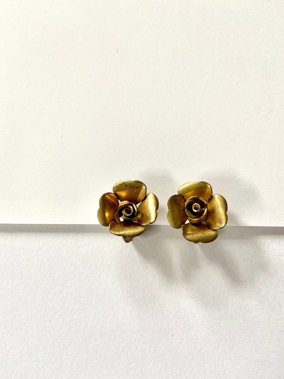 Sweet tiny gold tone vintage rose clip on earrings - image 1