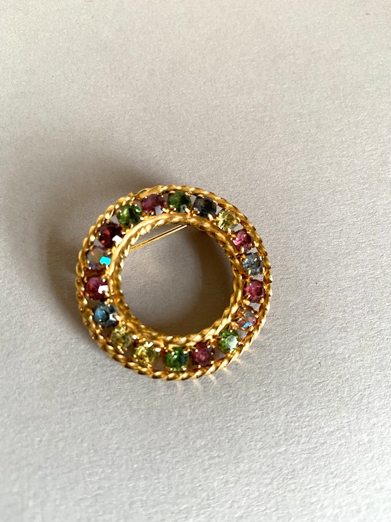 Elegant 1950s mid century Rhinestone circle brooch