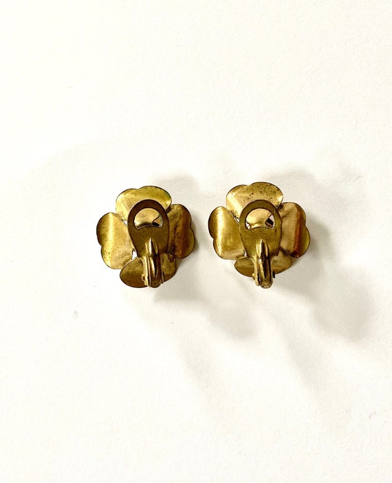 Sweet tiny gold tone vintage rose clip on earrings - image 3