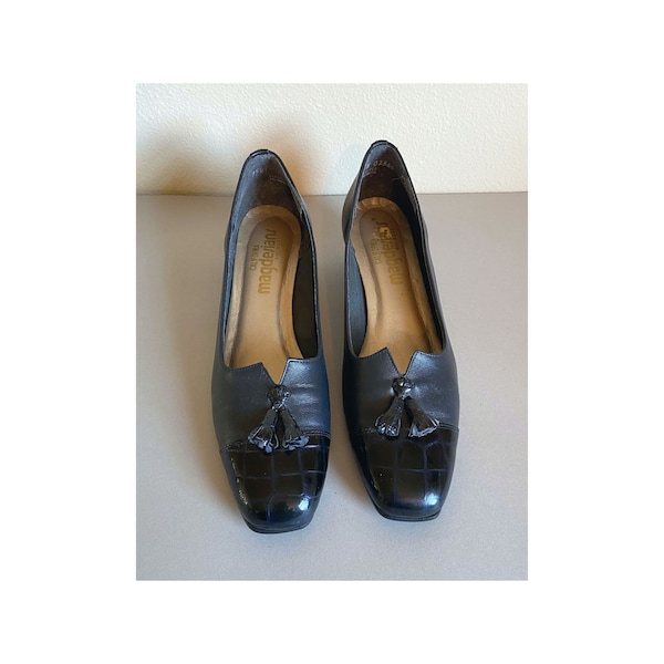 Stunning 70's Vintage California Magdesians Classic Croc Loafer in Navy 8N