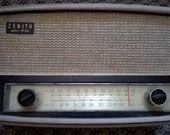 Vintage 1950s Zenith Long Distance Tube AM FM Radio in working Condition