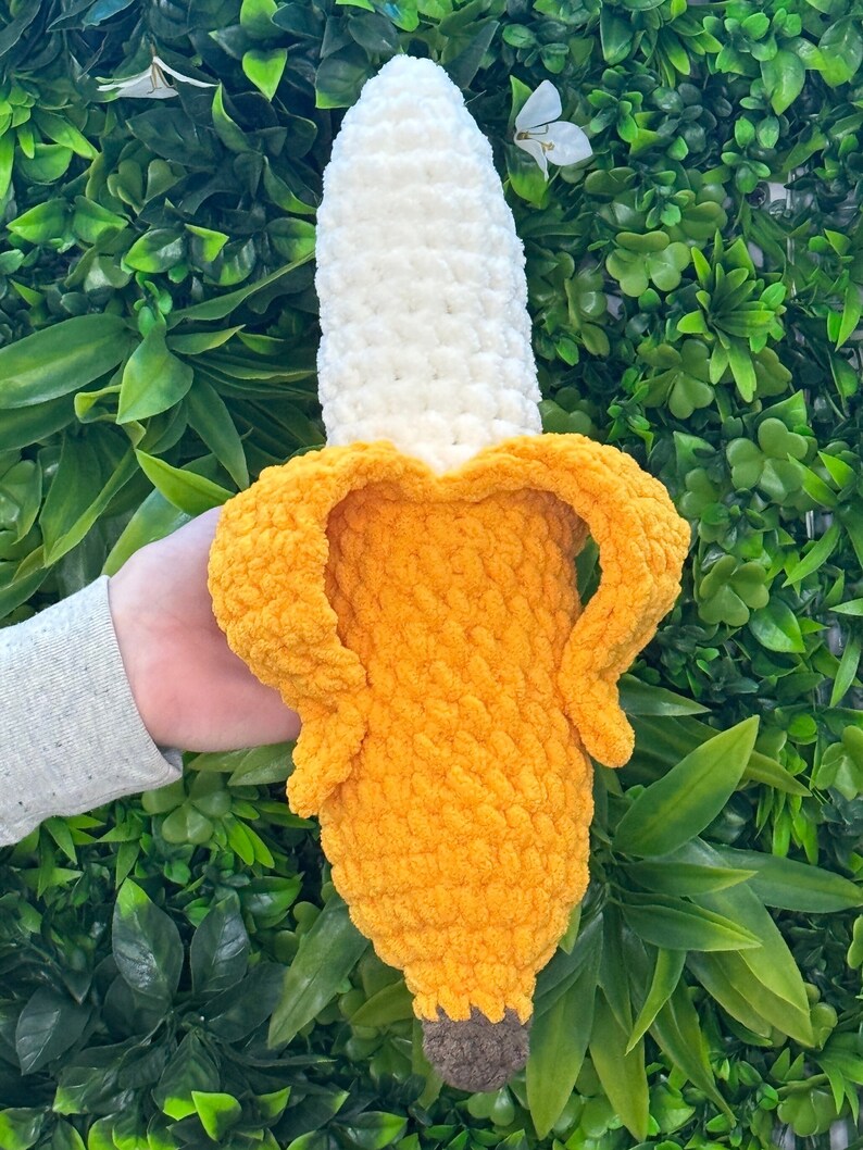 Going Bananas Crochet Plush Fruit Pillow Toy bild 2