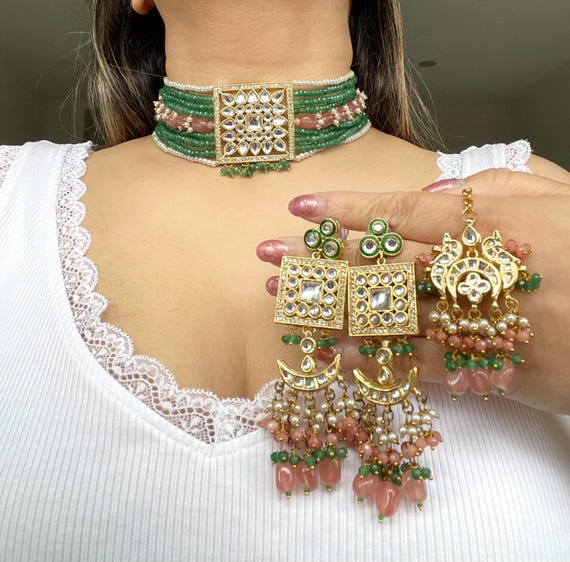 Indian/ Asian Green Kundan choker set.  Bridal Kundan set, Indian jewelry, Bollywood, Asian Jewlery, Kundan choker set, Indian bridal set