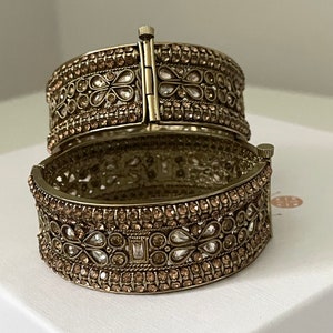 Asiatisch / indisch / pakistanisches Gold - Armreifenpaar.  Armreif Set, Armreifen, Gujare, antikes Gold Armreif Set, Goldarmreif, Choori