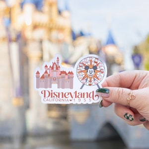 Disneyland + California Adventure Park Hopper / Disney, Parkhopper, pegatinas brillantes u holográficas resistentes al agua de 3” / Riley Rudd Co.