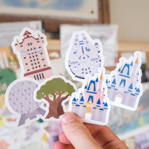 Stickers icônes WDW Park | Magic + Animal Kingdom, Epcot, studios d&#39;Hollywood | Autocollants résistants à l&#39;eau brillants ou holographiques | Riley Rudd Co.